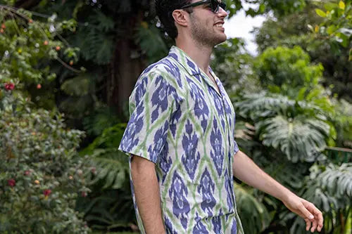 Unisex blouse met korte mouwen en ikat patroon