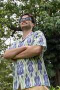 Unisex katoenen blouse met korte mouven en ikat patroon