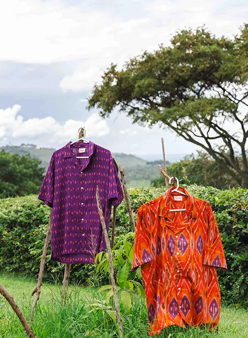 Rode en paarse unisex blouses met handgewoven ikat patroon